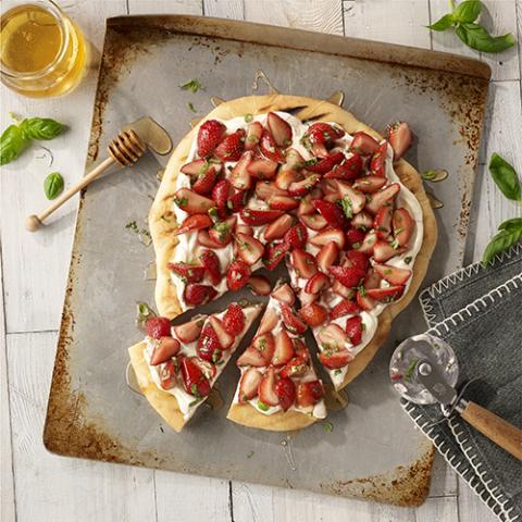 STRAWBERRY AND BASIL DESSERT PIZZA