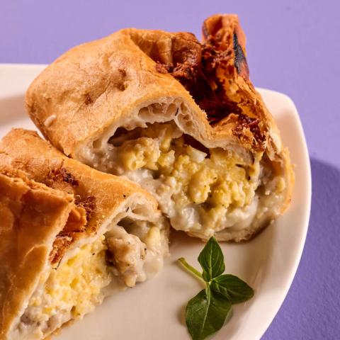 BREAKFAST PIZZA PUFFS
