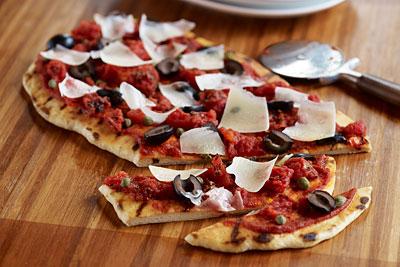 GRILLED PIZZA PUTTANESCA