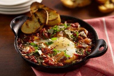 SALSA BAKED SPINACH AND EGGS