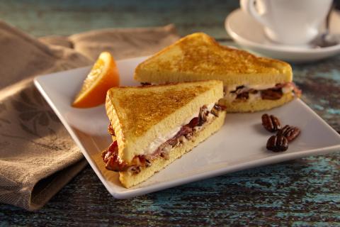 SWEET 'N' SMOKY FRENCH TOAST SANDWICH