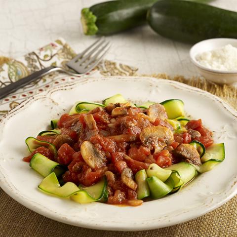 ZUCCHINI NOODLES WITH MUSHROOM MARINARA SAUCE