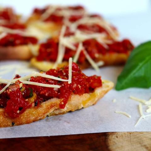 QUICK TOMATO BRUSCHETTA